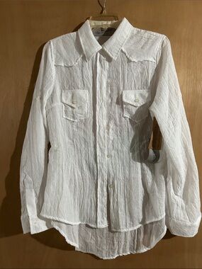 NWT The Nu Vintage White Button-Up Shirt with flowered patch on back.